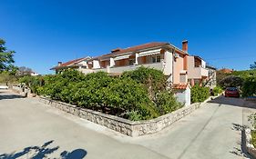 Apartments And Rooms Dobrila